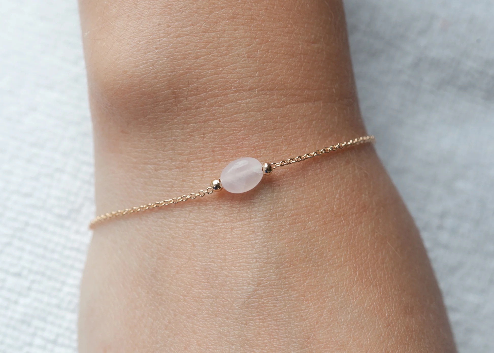 rosenquarz armband aus hochwertigen Edelsteinen – CrystalScents Qualität