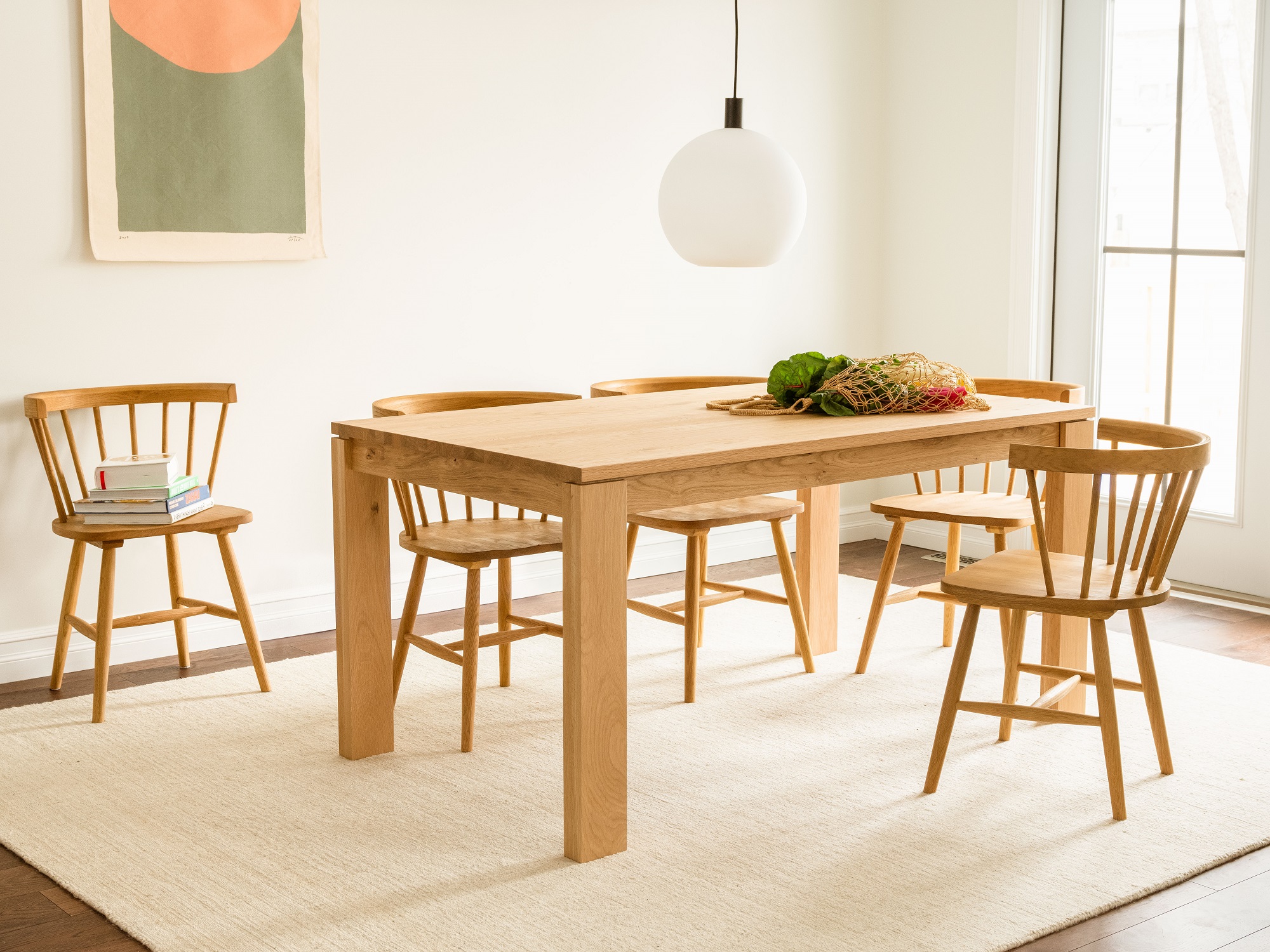 Esstisch Massivholz mit Design-Faktor: Massive Eiche und Innovative Spider Metallbeine