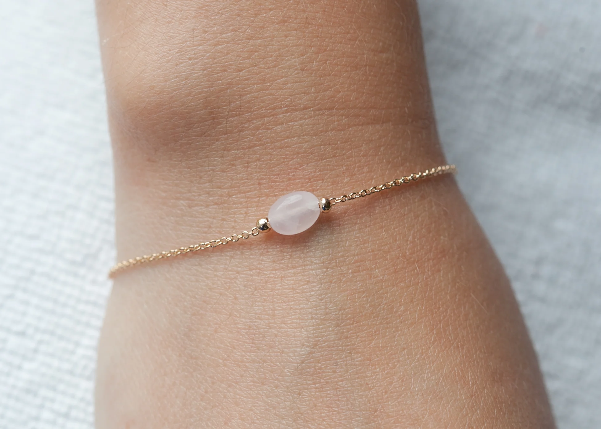 rosenquarz armband aus hochwertigen Edelsteinen – CrystalScents Qualität